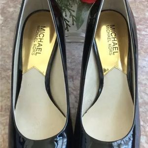 Michael Michael Kors Black Patent
Leather Round Toe Heels Size 8